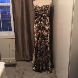 Beautiful strapless party dress Joanna Chen